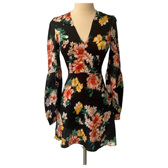NWOT PrettyLittleThing Floral Fit Flare Dress in Black Puff Sleeve Back Zip Sz 2 - Picture 5 of 11